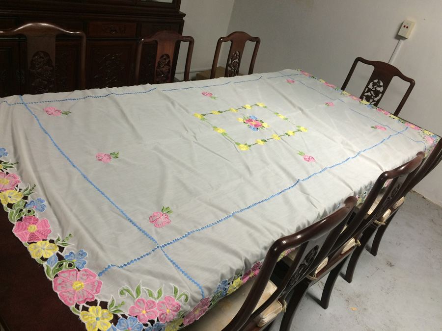 Large Tablecloth Lot [Photo 11]