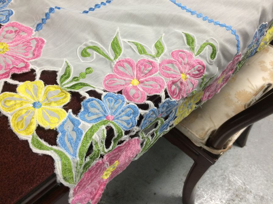 Large Tablecloth Lot [Photo 12]