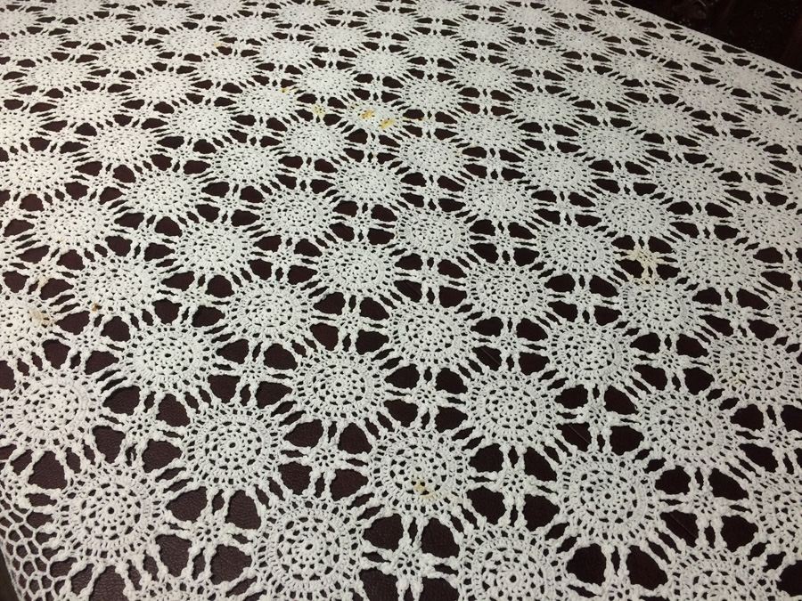 Large Tablecloth Lot [Photo 19]