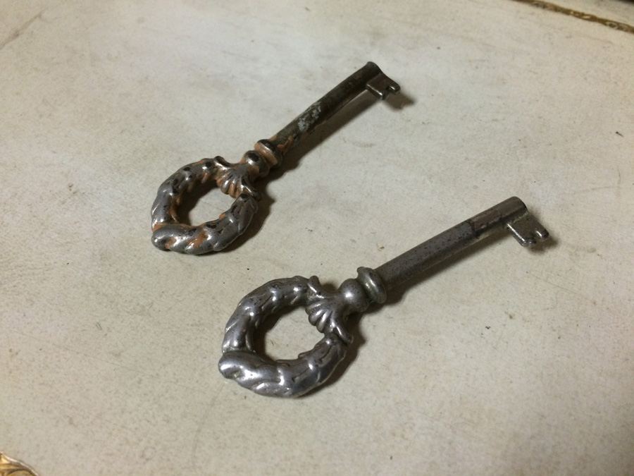 Yellow Desk with Hutch and Bench [Photo 5]