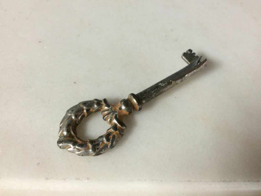 Bar Chest with Marble Top in Excellent Condition [Photo 5]