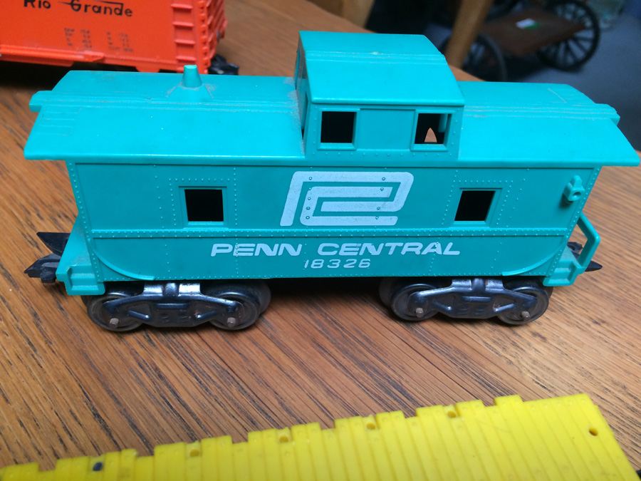 Lot of Lionel Trains [Photo 8]