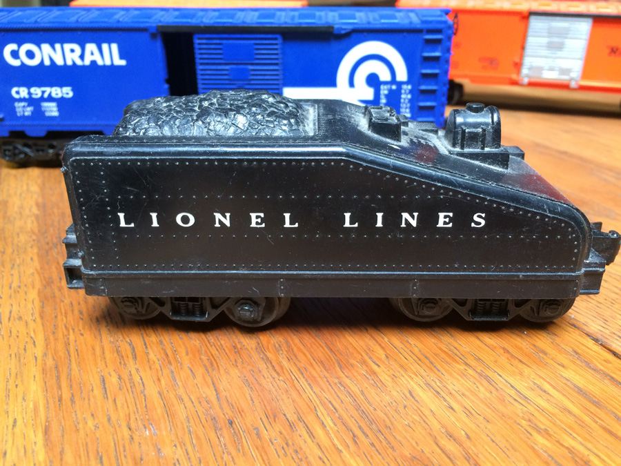 Lot of Lionel Trains [Photo 2]