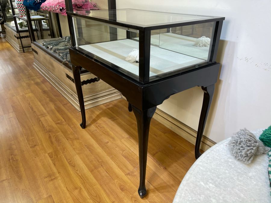 Jewelry / Collectibles Display Case In Black With Lock And Key 36.5'W X 22'D X 41'H [Photo 4]