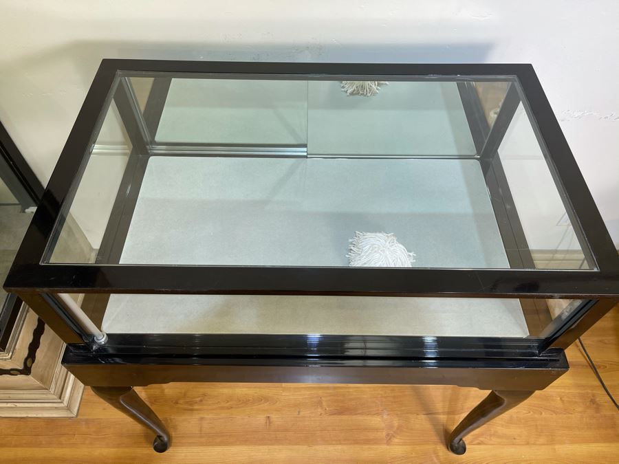 Jewelry / Collectibles Display Case In Black With Lock And Key 36.5'W X 22'D X 41'H [Photo 5]