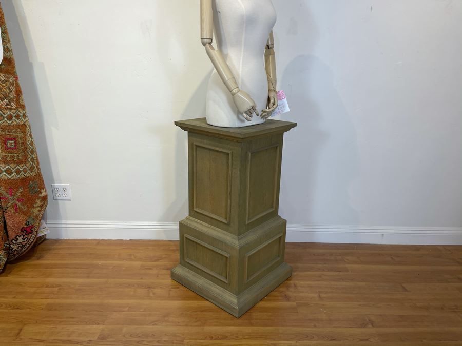 Ornate Solid Wooden Pedestal 3'H X 17.5'D [Photo 4]