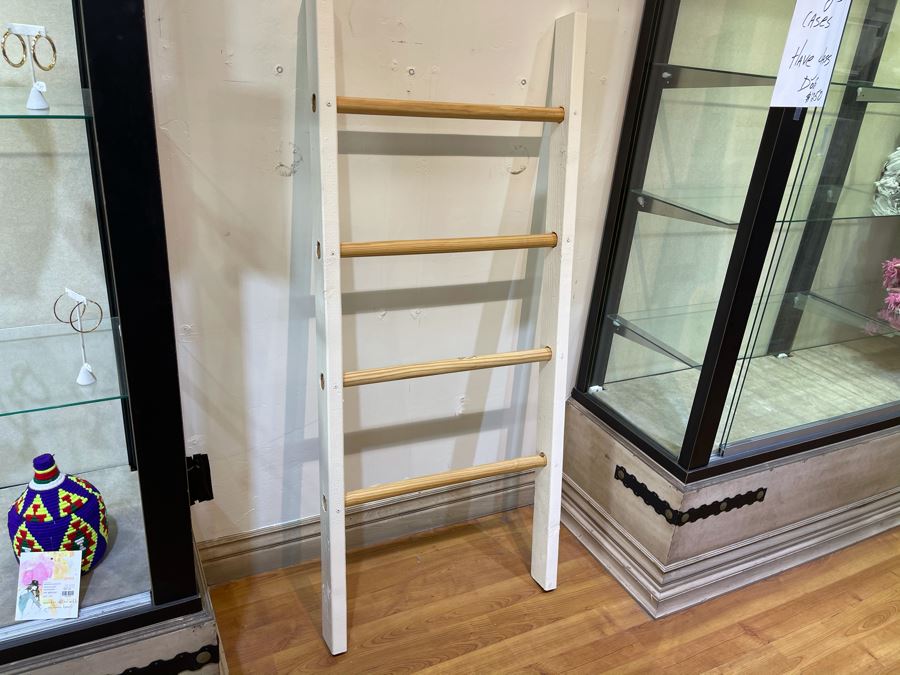 Wooden Decorative Display Ladder 26'W X 60'H [Photo 2]