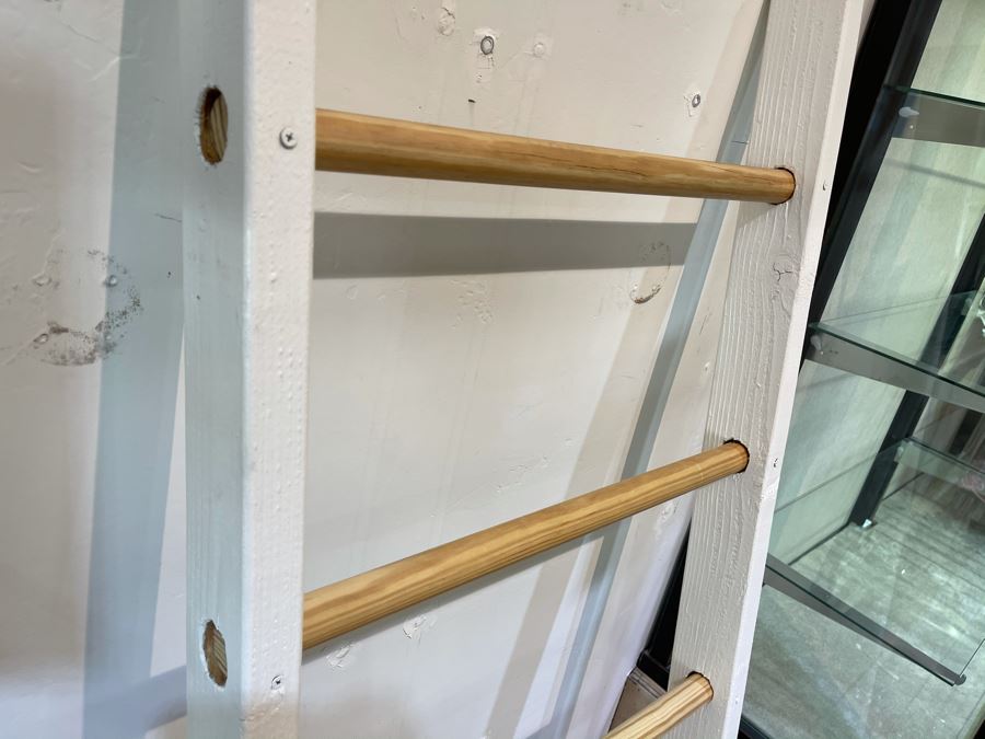 Wooden Decorative Display Ladder 26'W X 60'H [Photo 3]