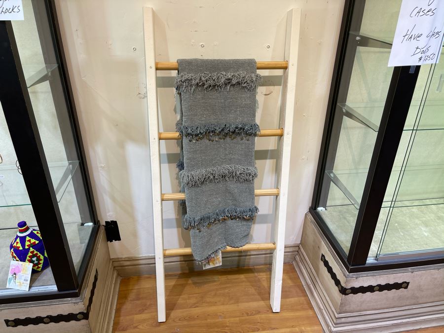 Wooden Decorative Display Ladder 26'W X 60'H [Photo 4]