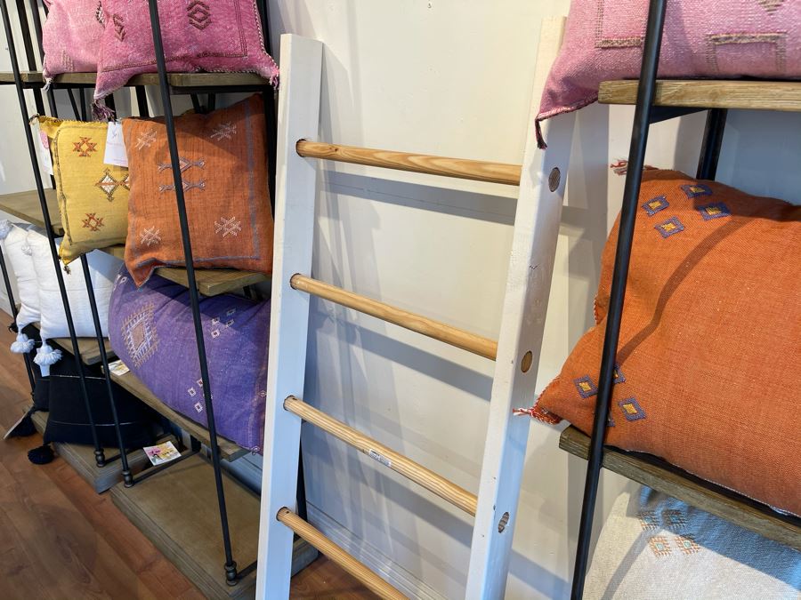 Wooden Decorative Display Ladder 26'W X 60'H [Photo 3]