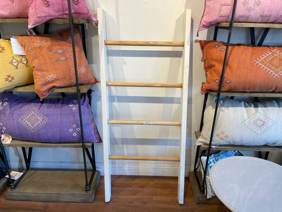 Wooden Decorative Display Ladder 26'W X 60'H [Photo 2]