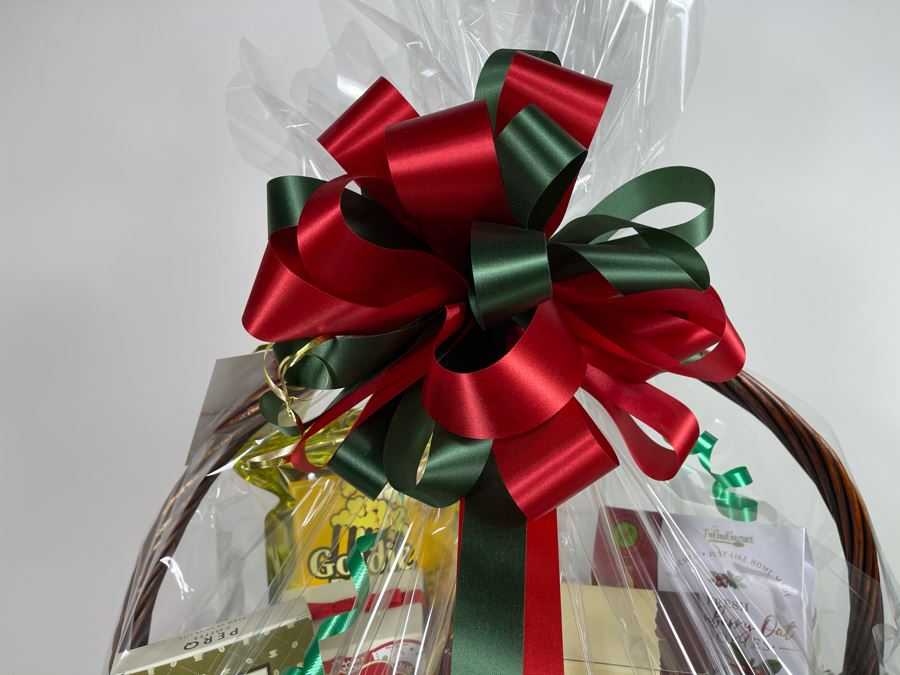 Large Wicker Gift Basket Retails $150 [Photo 9]