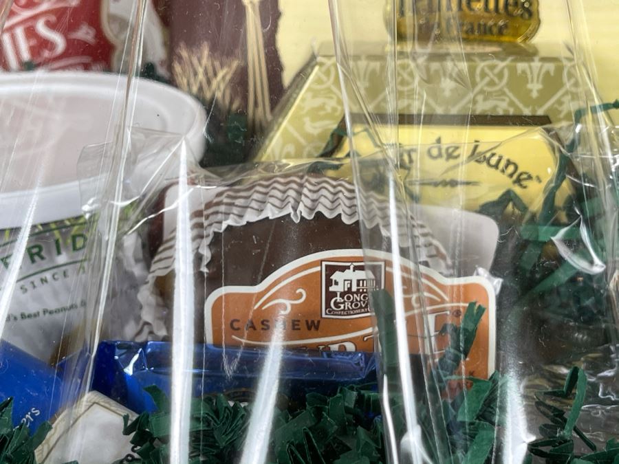 Large Wicker Gift Basket Retails $150 [Photo 3]