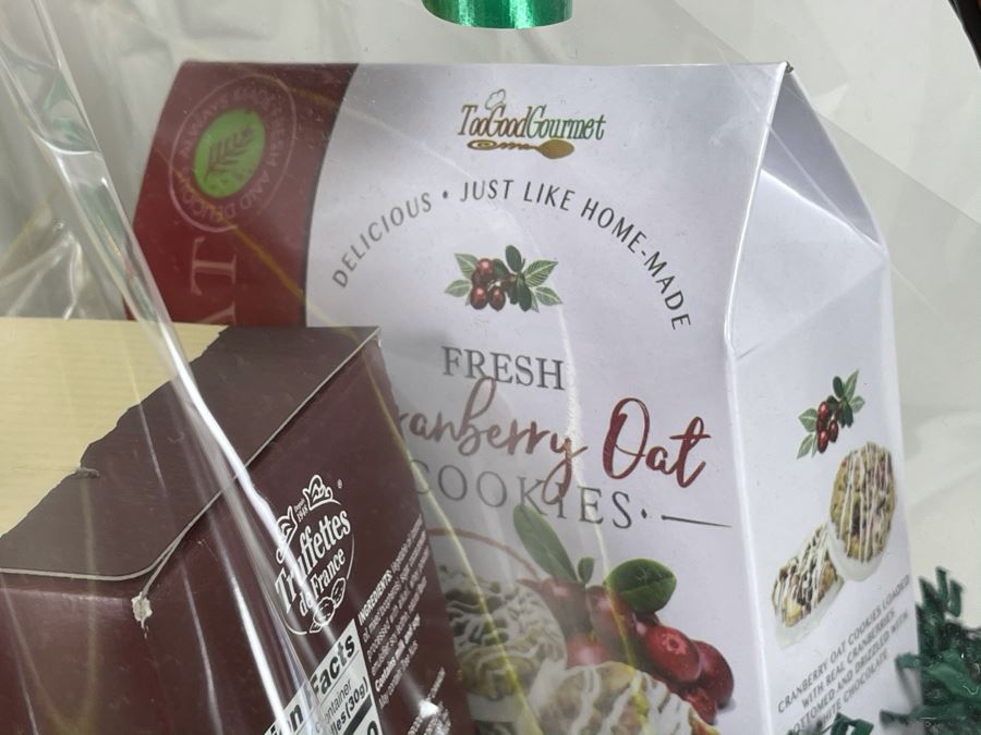 Large Wicker Gift Basket Retails $150 [Photo 5]