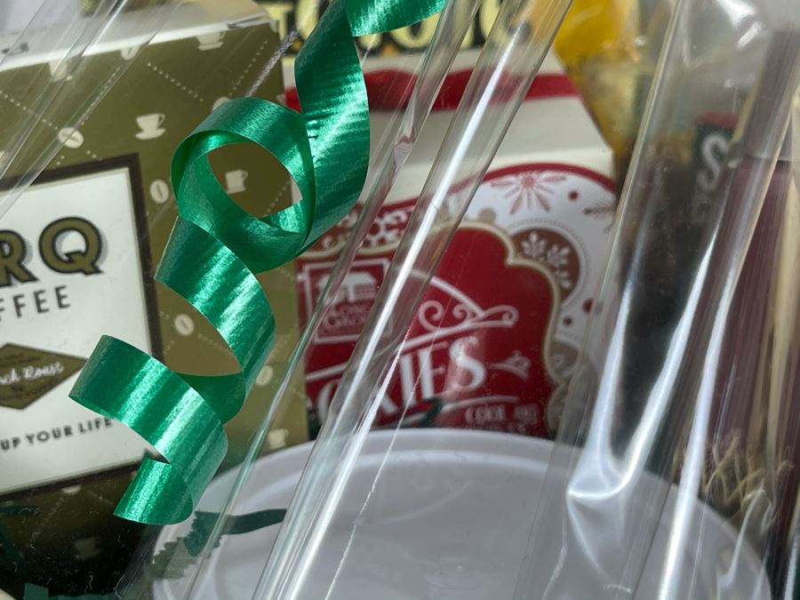 Large Wicker Gift Basket Retails $150 [Photo 7]