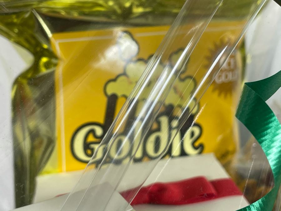 Large Wicker Gift Basket Retails $150 [Photo 6]