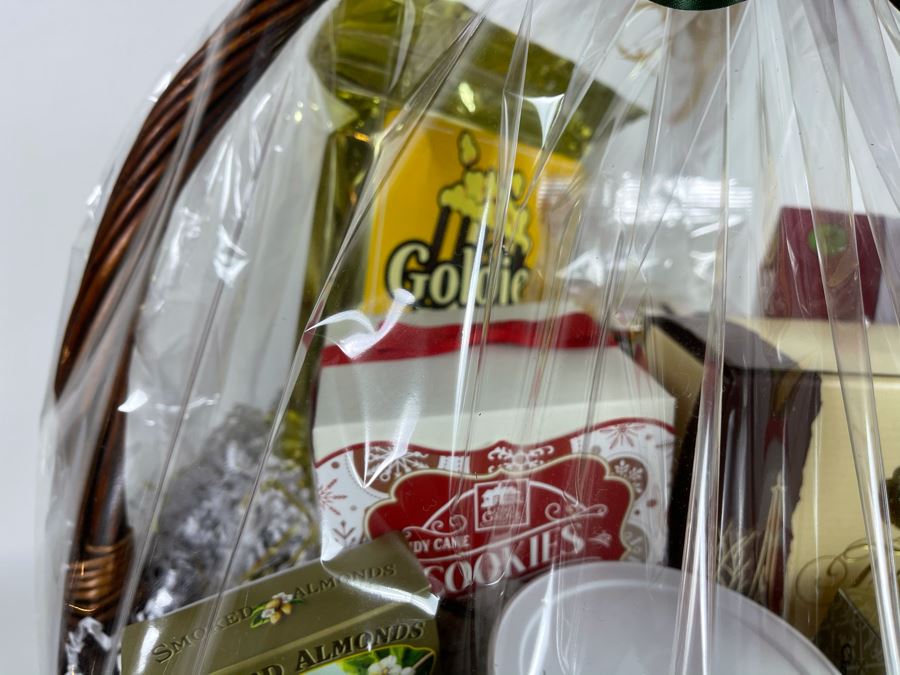 Large Wicker Gift Basket Retails $150 [Photo 6]