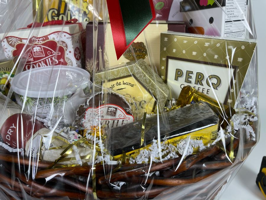 Large Wicker Gift Basket Retails $150 [Photo 3]