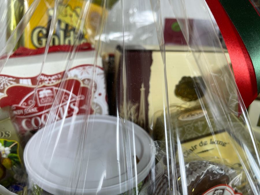 Large Wicker Gift Basket Retails $150 [Photo 5]