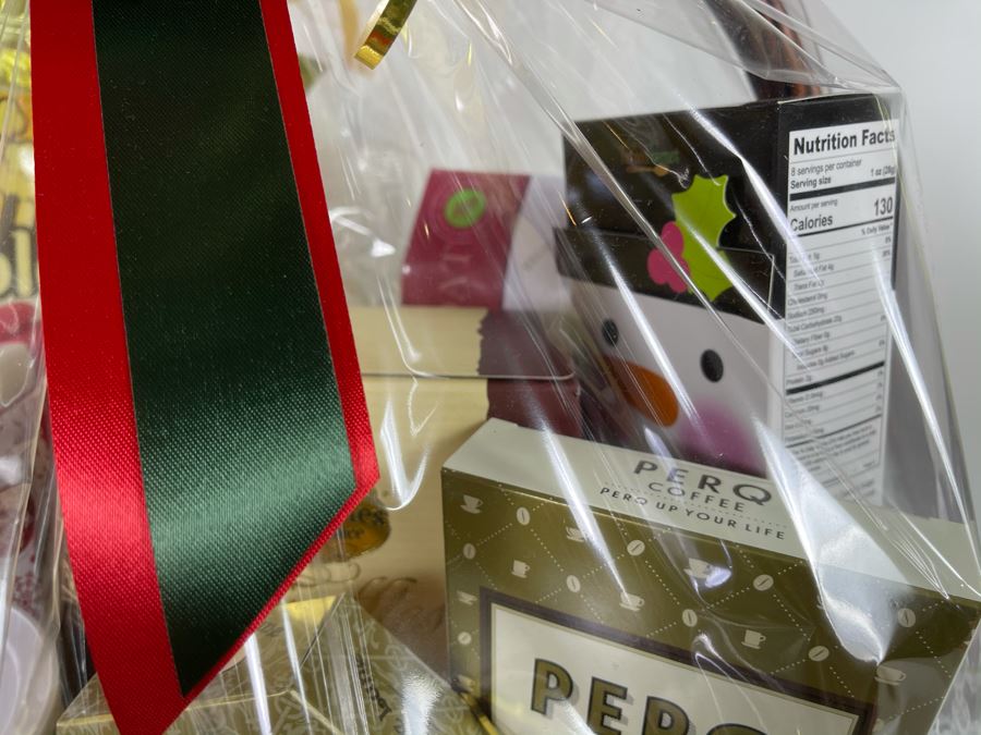 Large Wicker Gift Basket Retails $150 [Photo 4]