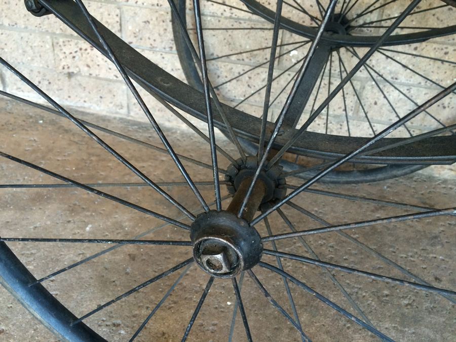 Antique Wheelchair [Photo 3]