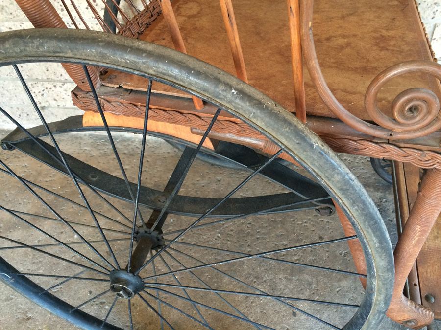 Antique Wheelchair [Photo 4]