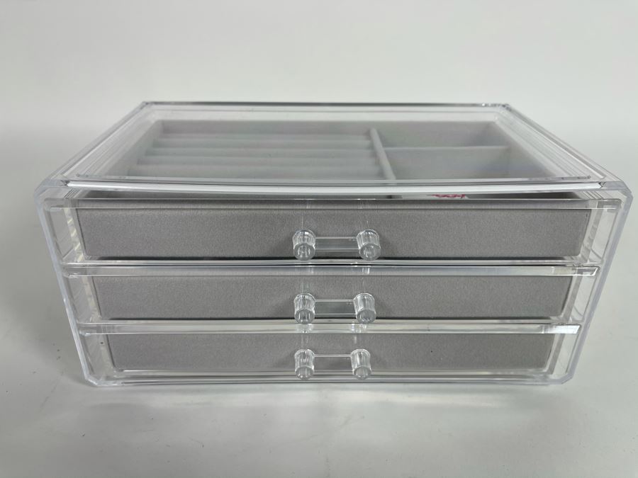 Acrylic Lucite Clear Jewelry Box 9'W X 5'D X 4'H Retails $68 [Photo 4]