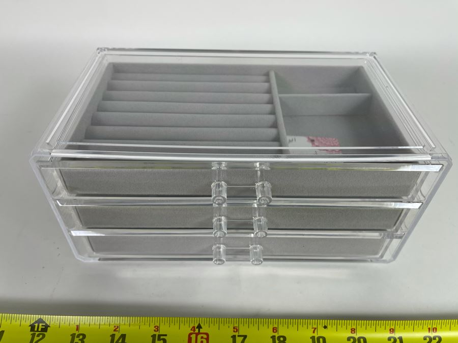 Acrylic Lucite Clear Jewelry Box 9'W X 5'D X 4'H Retails $68 [Photo 2]