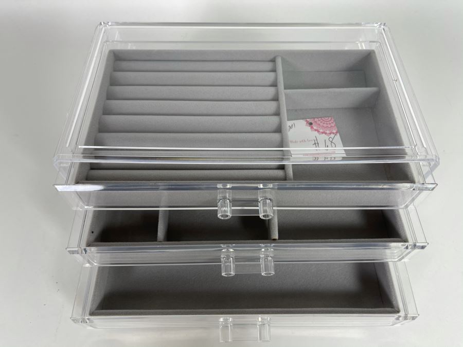 Acrylic Lucite Clear Jewelry Box 9'W X 5'D X 4'H Retails $68 [Photo 5]