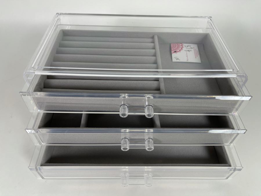 Acrylic Lucite Clear Jewelry Box 9'W X 5'D X 4'H Retails $68