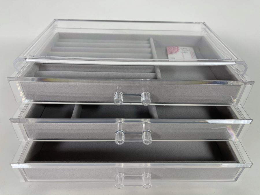 Acrylic Lucite Clear Jewelry Box 9'W X 5'D X 4'H Retails $68 [Photo 4]