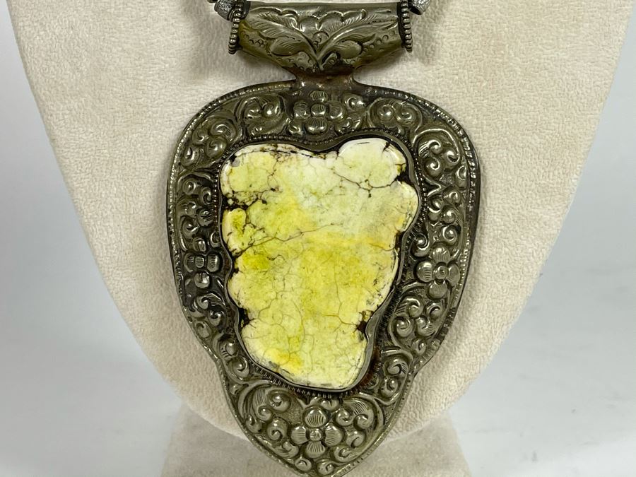 Natural Stone Base Metal Pendant Statement Necklace 24'L Retails $225 [Photo 4]