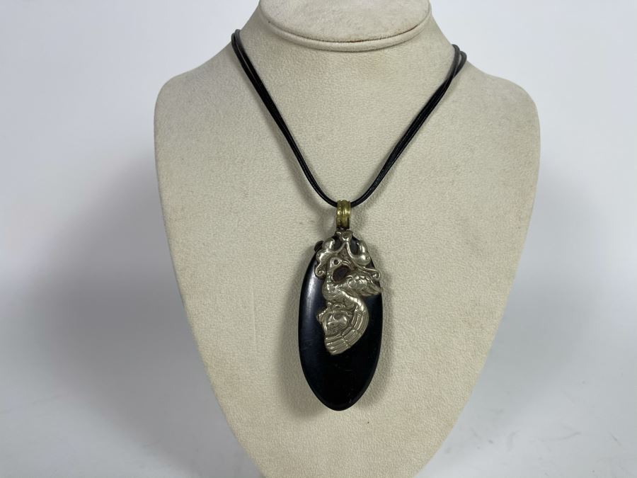 Natural Stone Base Metal Pendant Necklace [Photo 2]