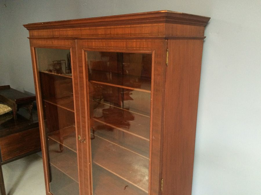 Beautiful Antique 2 Door Bookcase with Lock and Ball and Claw Feet [Photo 6]