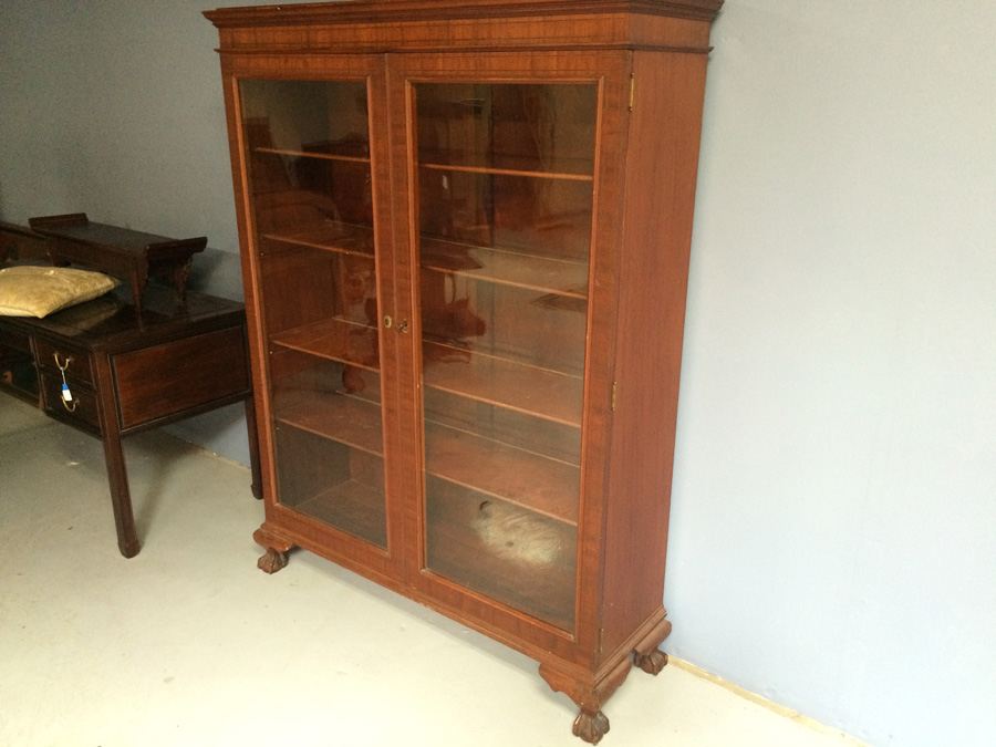 Beautiful Antique 2 Door Bookcase with Lock and Ball and Claw Feet [Photo 5]