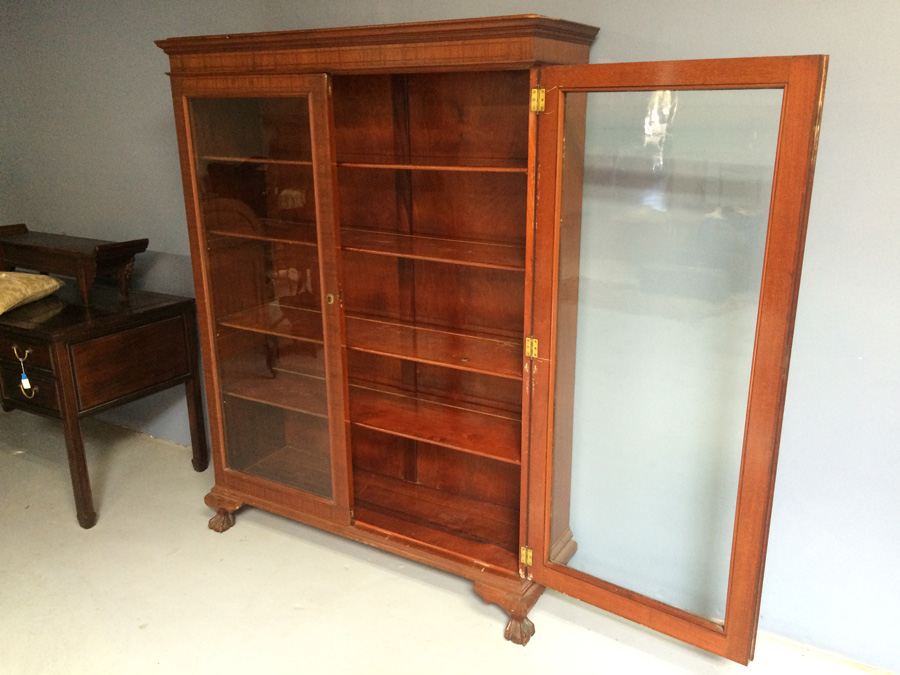 Beautiful Antique 2 Door Bookcase with Lock and Ball and Claw Feet [Photo 14]