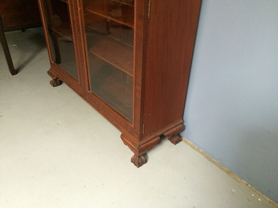 Beautiful Antique 2 Door Bookcase with Lock and Ball and Claw Feet [Photo 7]