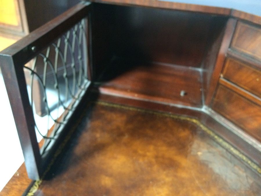 Corner Table [Photo 11]