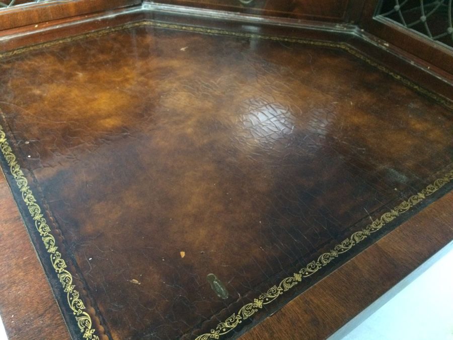 Corner Table [Photo 7]