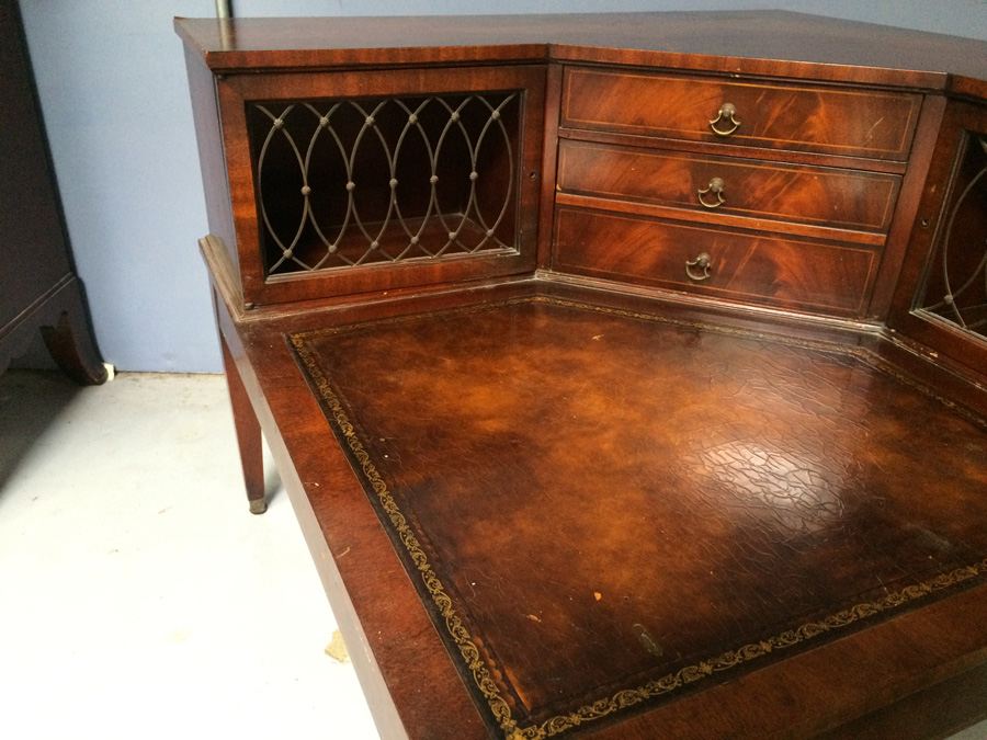 Corner Table [Photo 5]