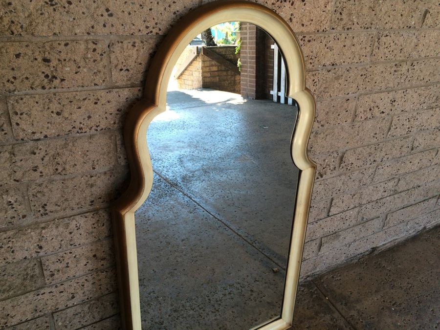 Vintage Mirror with Yellow Tones [Photo 3]