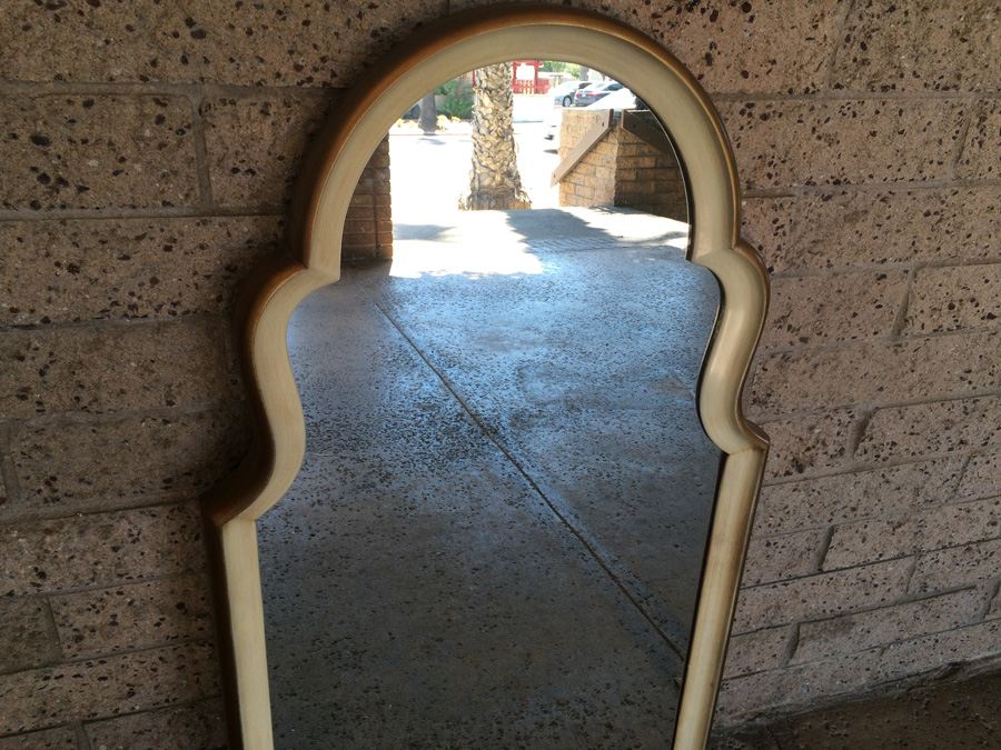 Vintage Mirror with Yellow Tones [Photo 4]