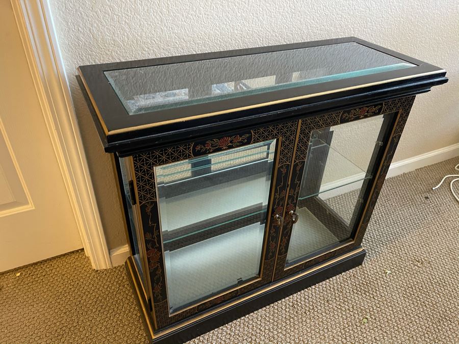 Pulaski Furniture Chinoiserie Asian Display Case Cabinet With Underneath Lighting [Photo 7]