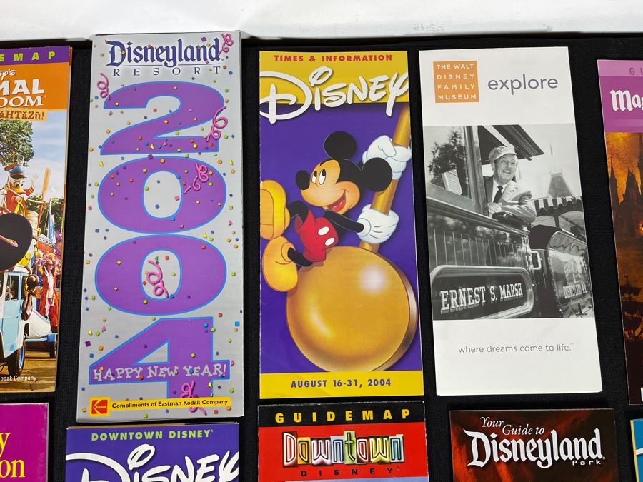 (24) Disneyland / Disney Ephemera Related Guide Maps [Photo 10]
