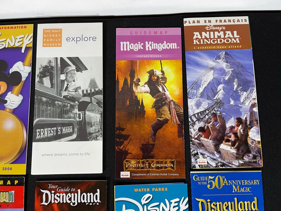 (24) Disneyland / Disney Ephemera Related Guide Maps [Photo 11]