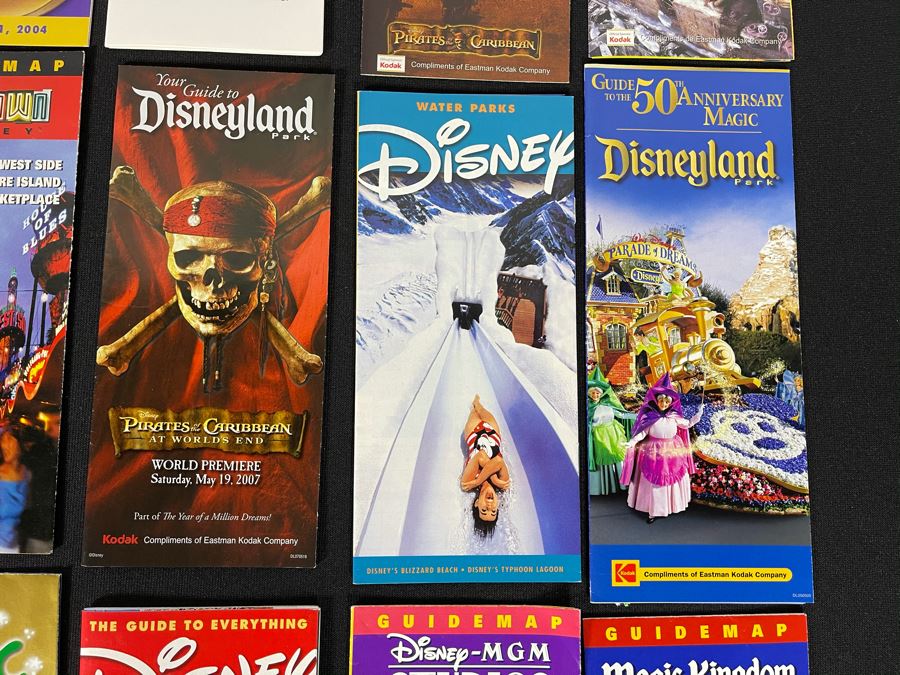 (24) Disneyland / Disney Ephemera Related Guide Maps [Photo 6]