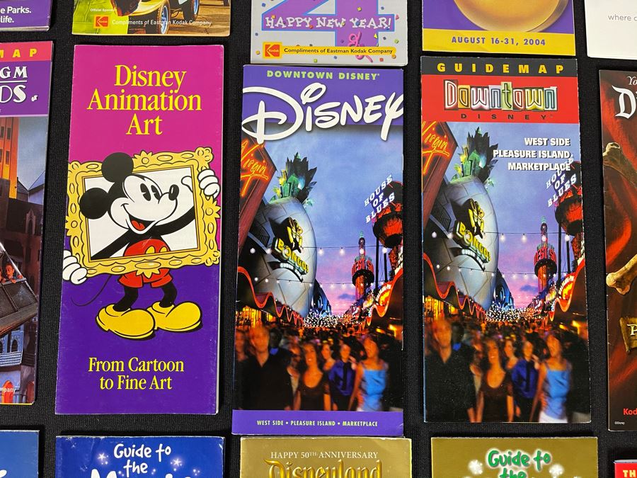 (24) Disneyland / Disney Ephemera Related Guide Maps [Photo 7]