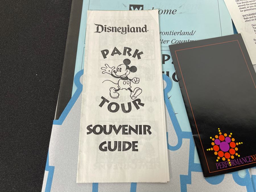 Disneyland Ephermera Theme Park Operations New Hire Orientation Folder 1994 [Photo 7]