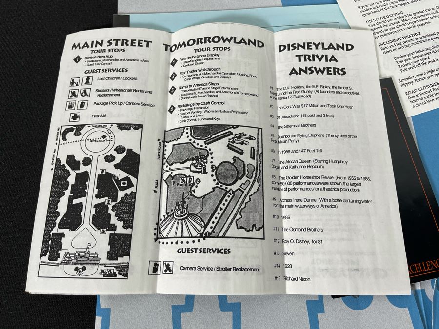 Disneyland Ephermera Theme Park Operations New Hire Orientation Folder 1994 [Photo 8]
