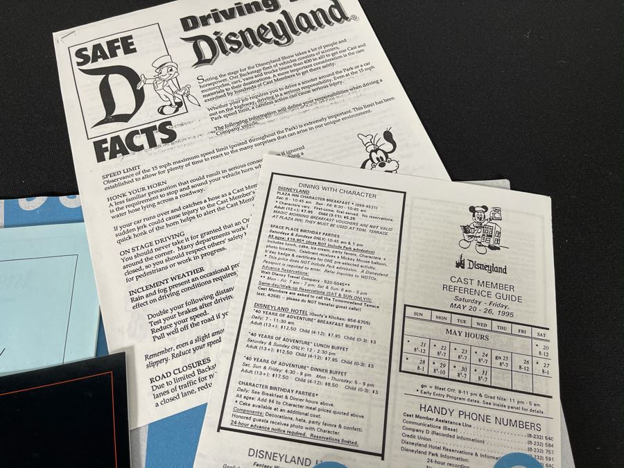 Disneyland Ephermera Theme Park Operations New Hire Orientation Folder 1994 [Photo 10]